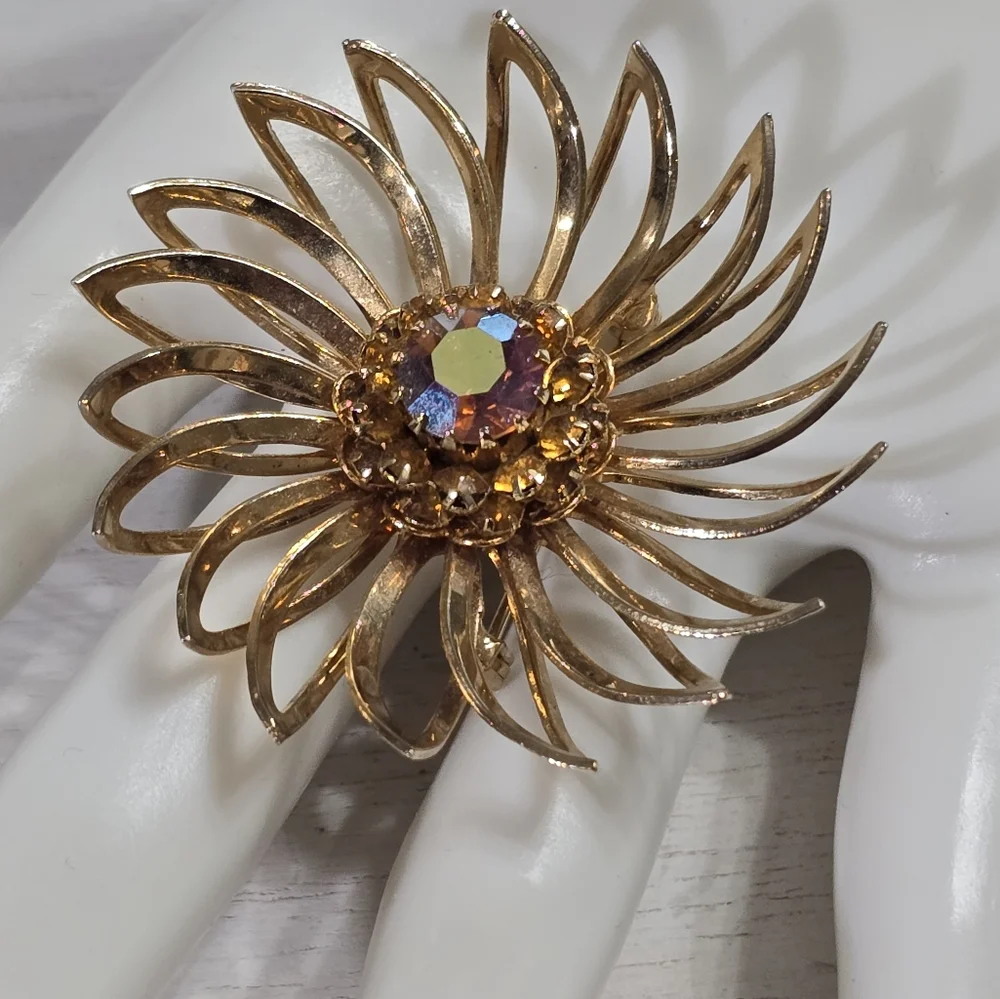 Sarah Coventry Canada Aurora Borealis Rhinestone & Metal Flower Vintage Brooch
